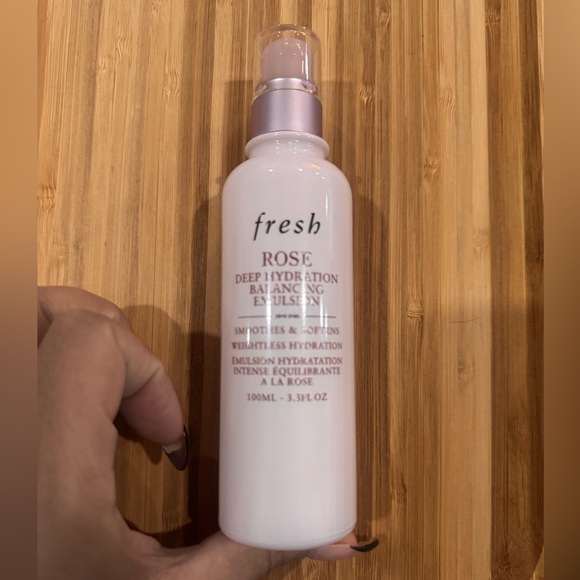 Brand new in box Fresh Rose Deep Hydration Balancing Emulsion - Picture 2 of 2